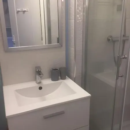 Agreable Rdc Maison- Pkg Prive - Proche De Lyon